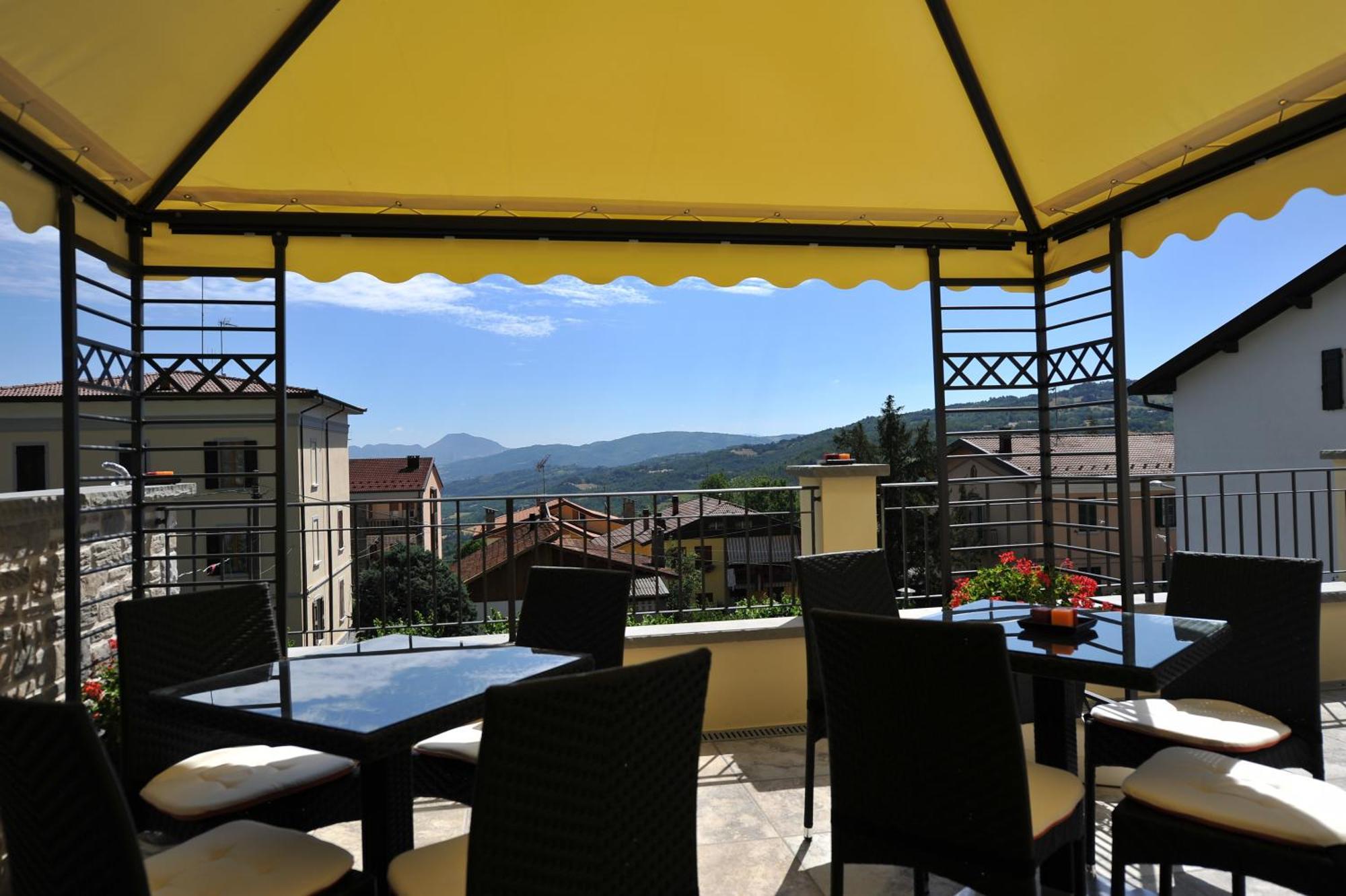 Hotel Montepizzo Lizzano In Belvedere Exterior foto