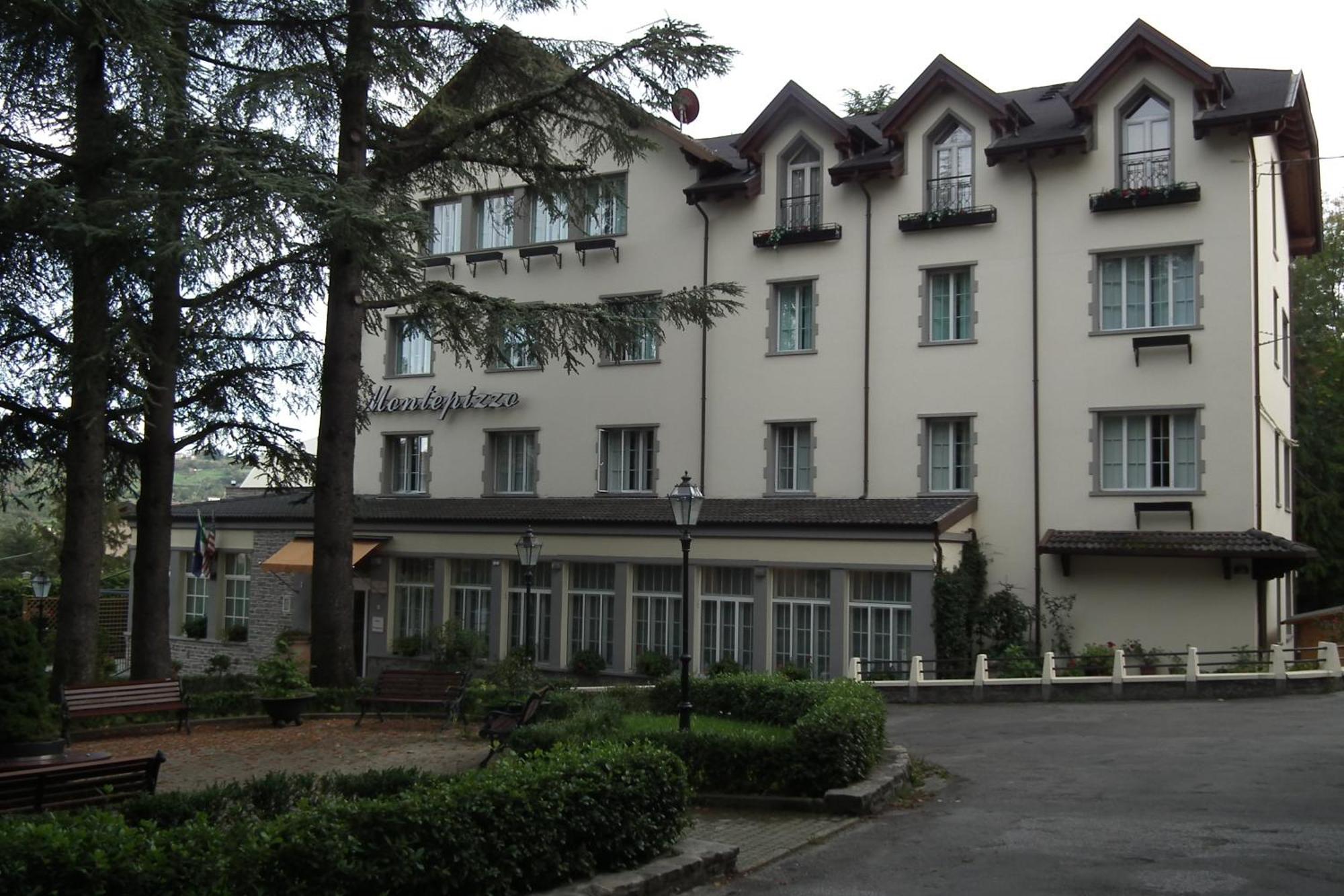 Hotel Montepizzo Lizzano In Belvedere Exterior foto